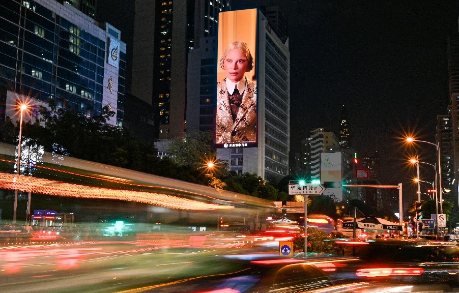 Large screen of Zhongdian Building on Shennan Avenue